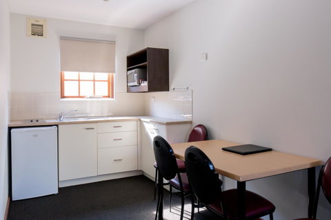 Bay Hotel Apartments - Kawana Tourism 8