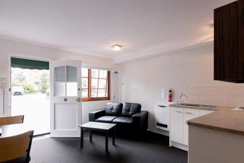 Bay Hotel Apartments - Kawana Tourism 24
