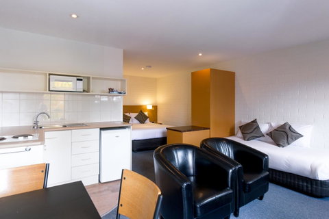 Bay Hotel Apartments - Kawana Tourism 15