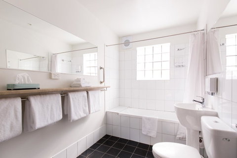 Bay Hotel Apartments - Kawana Tourism 12