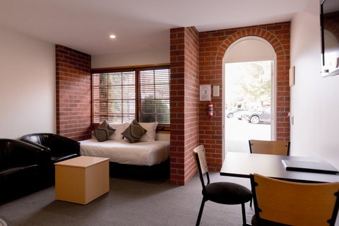 Bay Hotel Apartments - Kawana Tourism 16