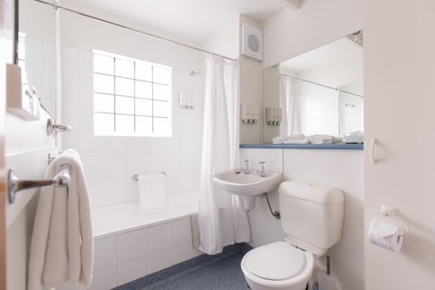 Bay Hotel Apartments - Kawana Tourism 5
