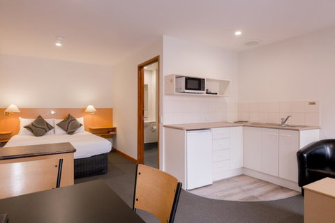 Bay Hotel Apartments - Kawana Tourism 17