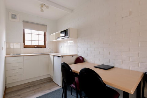 Bay Hotel Apartments - Kawana Tourism 3