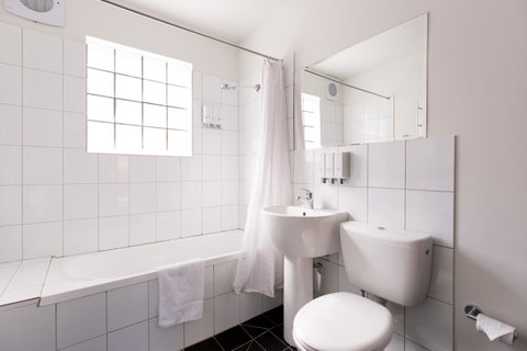Bay Hotel Apartments - Kawana Tourism 10