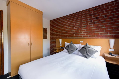 Bay Hotel Apartments - Kawana Tourism 6