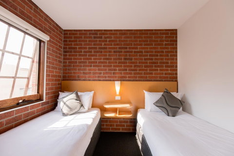 Bay Hotel Apartments - Kawana Tourism 11