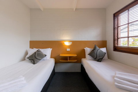 Bay Hotel Apartments - Kawana Tourism 4