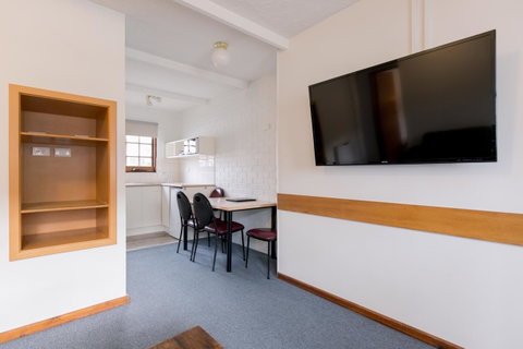 Bay Hotel Apartments - Kawana Tourism 36