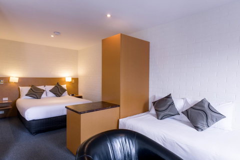 Bay Hotel Apartments - Kawana Tourism 13