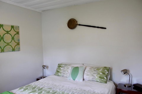 Omaroo House - Panoramic Water Views - Kawana Tourism 27