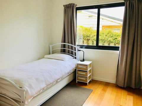 Omaroo House - Panoramic Water Views - Kawana Tourism 28