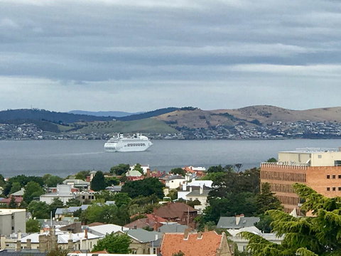 Omaroo House - Panoramic Water Views - Kawana Tourism 1