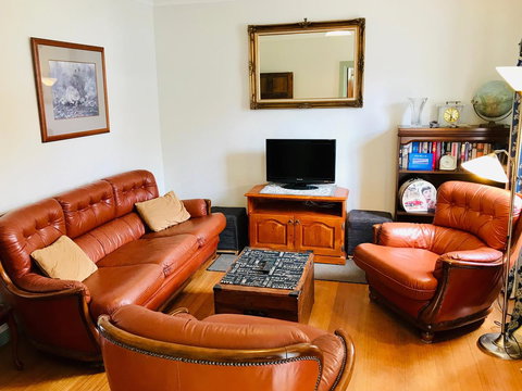 Omaroo House - Panoramic Water Views - Kawana Tourism 21