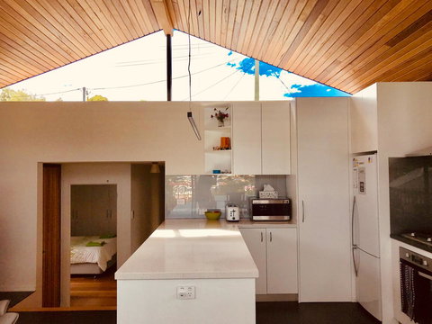 Omaroo House - Panoramic Water Views - Kawana Tourism 16