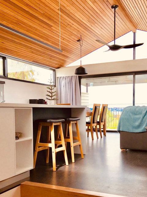 Omaroo House - Panoramic Water Views - Kawana Tourism 15