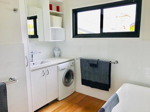 Omaroo House - Panoramic Water Views - Kawana Tourism 30