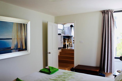 Omaroo House - Panoramic Water Views - Kawana Tourism 25