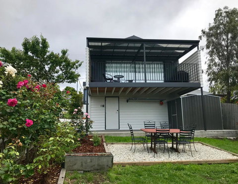 Omaroo House - Panoramic Water Views - Kawana Tourism 32