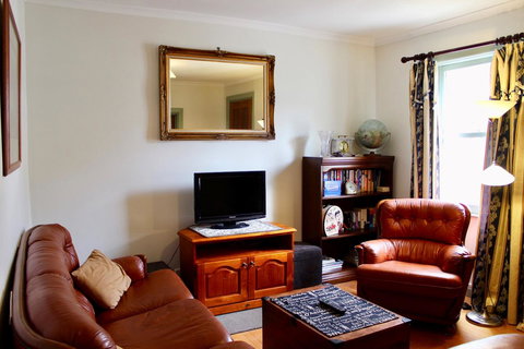 Omaroo House - Panoramic Water Views - Kawana Tourism 22