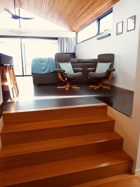 Omaroo House - Panoramic Water Views - Kawana Tourism 13