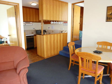 Mountain View Country Inn - Kawana Tourism 12