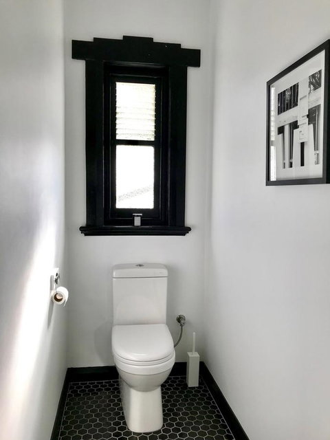 Devine Stays - Rupert #1 NOHO Art Apartment - Kawana Tourism 13