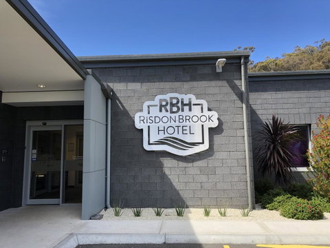 Risdon Brook Hotel - Kawana Tourism 0