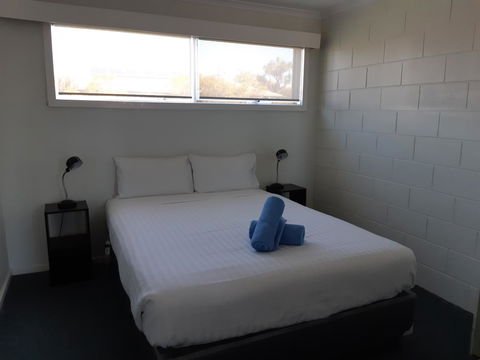 Anchor Wheel Motel - Kawana Tourism 4