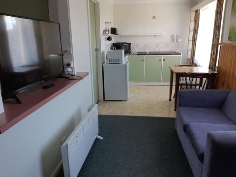 Anchor Wheel Motel - Kawana Tourism 14