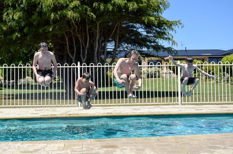 Beachway Motel - Kawana Tourism 36