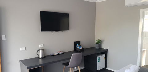 Beachway Motel - Kawana Tourism 3