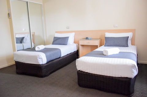 Beachway Motel - Kawana Tourism 30