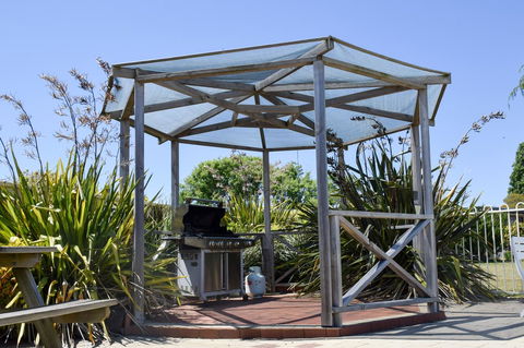 Beachway Motel - Kawana Tourism 32