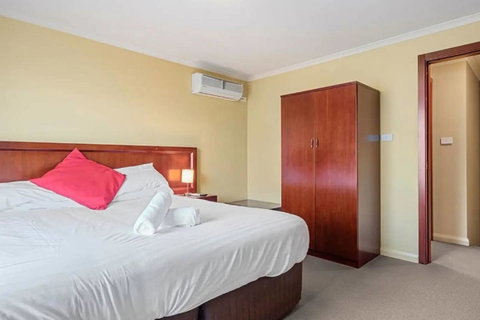 Battery Point Apartment With Car Park - Kawana Tourism 5