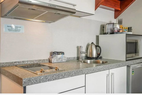 Battery Point Apartment With Car Park - Kawana Tourism 7
