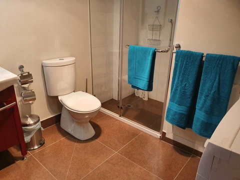 Battery Point Apartment With Car Park - Kawana Tourism 16