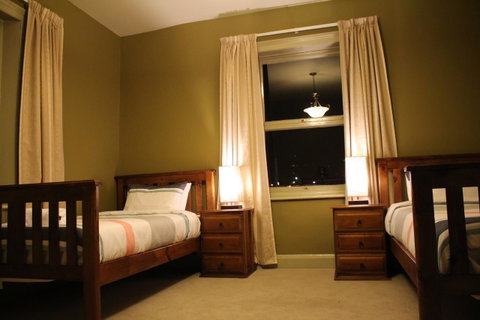 The Tasmanian Inn - Kawana Tourism 39