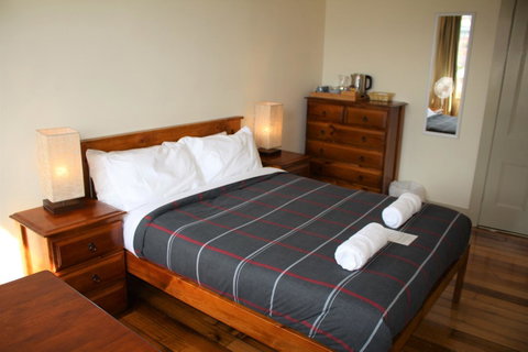 The Tasmanian Inn - Kawana Tourism 17