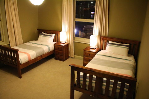 The Tasmanian Inn - Kawana Tourism 42