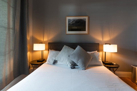 The Tasmanian Inn - Kawana Tourism 3