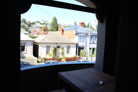 The Tasmanian Inn - Kawana Tourism 26