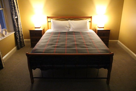 The Tasmanian Inn - Kawana Tourism 9