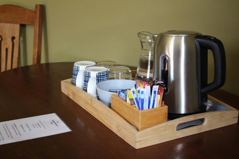 The Tasmanian Inn - Kawana Tourism 18