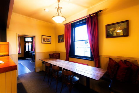 The Tasmanian Inn - Kawana Tourism 38