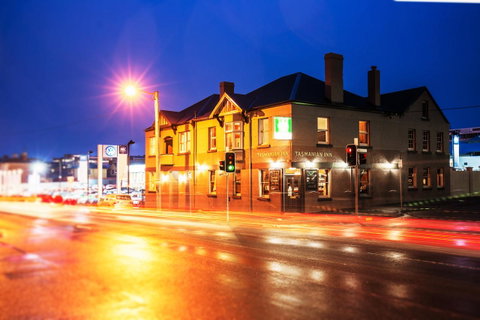 The Tasmanian Inn - Kawana Tourism 0