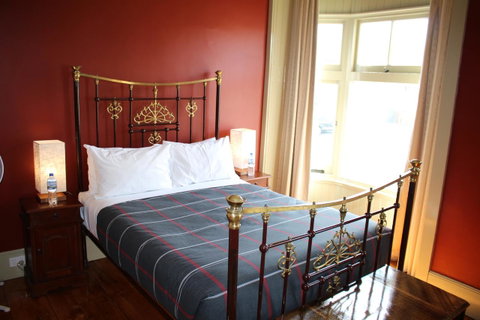 The Tasmanian Inn - Kawana Tourism 21