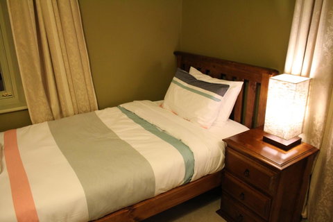 The Tasmanian Inn - Kawana Tourism 44