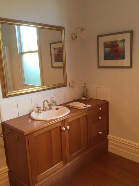Sandy Bay Cottage - Kawana Tourism 9