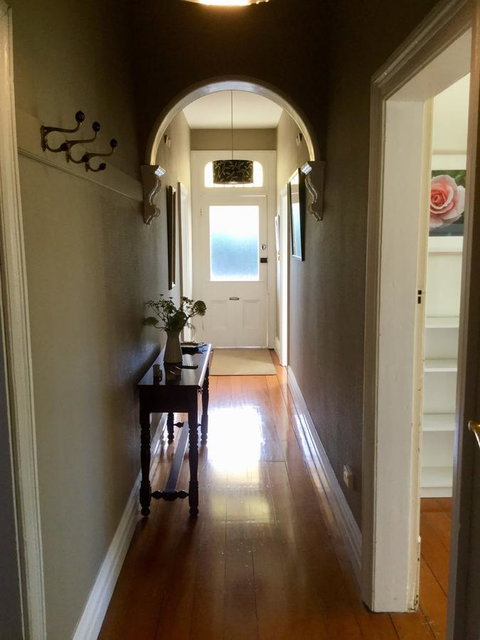 Sandy Bay Cottage - Kawana Tourism 6